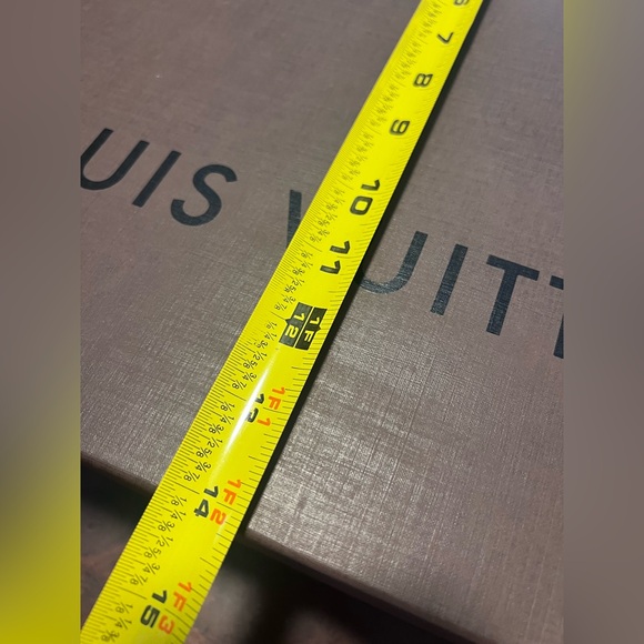 Louis Vuitton bundle. Shopping bag, box and dust bag. Measurements pictured. - Picture 2 of 16